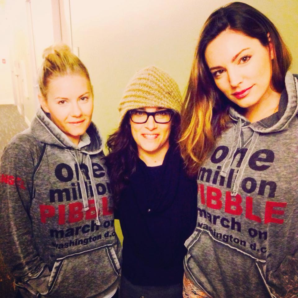 Elisha Cuthbert & Kelly Brook Stand UP for Pits!!